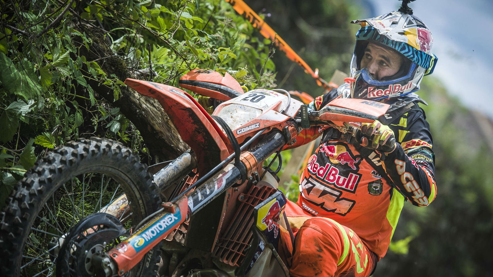 Watch: Alfredo Gomez Takes Victory At The ErzbergRodeo Red Bull Hare Scramble 2017